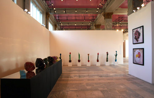  Жанна Кадырова. Бриллианты. 2005-2006. Инсталляция, кафельная плитка, размер варьируется 