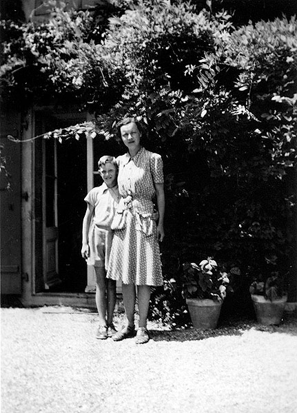 Андрей Волконский со своей матерью, Е.Г.Волконской