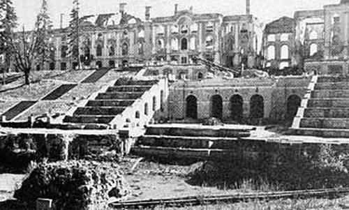  Развалины Большого дворца и Большого каскада в Петергофе. 1944  