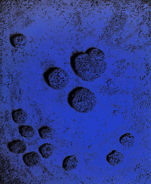 Ив. Кляйн. Archisponge. 1960. Доска, губка, галька, сухой синий пигмент. 200x165см