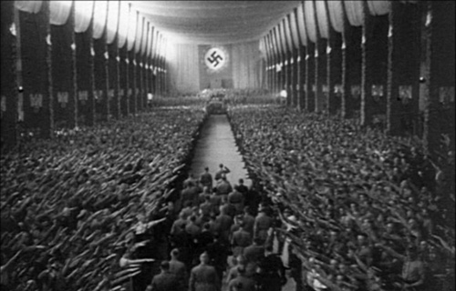  Кадр из фильма «Триумф воли», реж. Лени Рифеншталь. 1935 