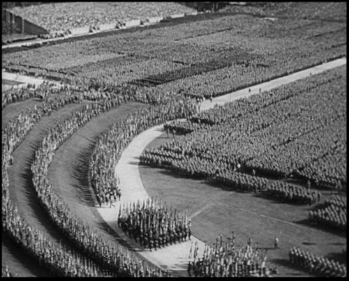  Кадр из фильма «Триумф воли», реж. Лени Рифеншталь. 1935 