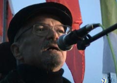 Эдуард Лимонов выступает на митинге в Санкт-Петербурге. 3 марта 2008 года