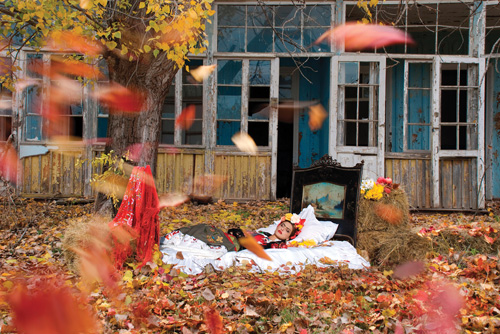 Ирма Шарикадзе. Утопающая в листве. Из серии «Томление по выходу»
