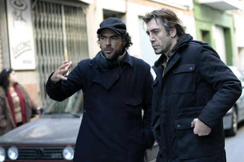 Алехандро Гонсалес Иньярриту и Хавьер Бардем на съемочной площадке фильма «Красата»