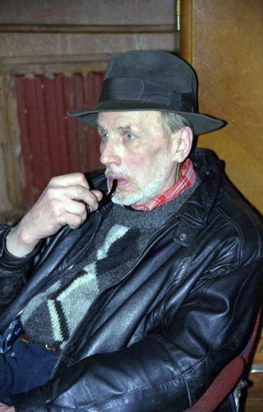 Сегодня, 19 сентября, на 63-м году жизни умер петербургский поэт Александр Миронов. Об этом в своем блоге сообщает писатель Олег Юрьев.