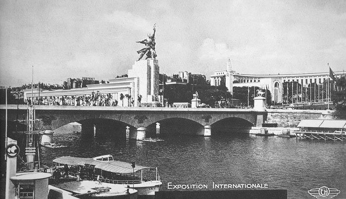 Советский павильон на Всемирной выставке в Париже. 1937