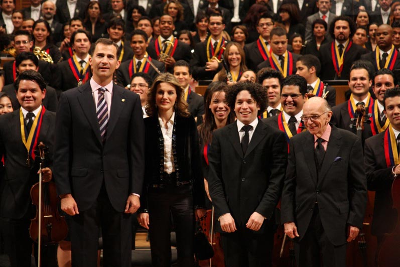Испанская премия принца Астурийского, которую неофициально называют «Нобелевской премией в области искусств», вручена основателю системы детских и молодежных симфонических оркестров Венесуэлы Хосе Антонио Абреу.