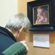 В две дублинские галереи были незаметно подброшены картины с изображением обнаженного Брайана Коуена, нынешнего премьер-министра Ирландии.