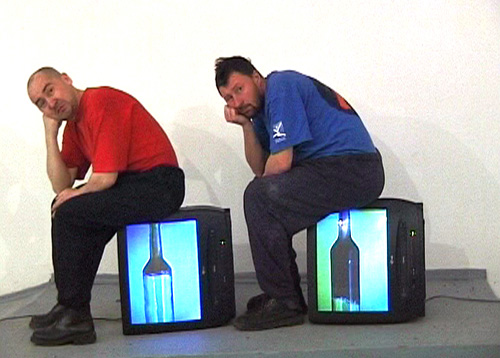 Синие носы. 25 перформансов о глобализации. Кадр из видео. 2003 