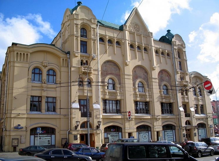 Второе здание реконструированного Политехнического музея может быть построено за пределами Московской кольцевой автодороги (МКАД). Об этом сообщил директор музея Борис Салтыков.