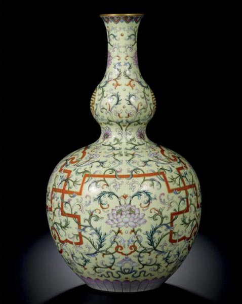 Фарфоровая ваза эпохи Цяньлун (XVIII век)