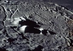 Кратер Гассенди, одно из возможных мест прилунения спускаемого модуля, запланированных для миссии «Аполлон 18»