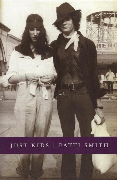 Лауреатом американской Национальной книжной премии в номинации «Документальная проза» стала певица и поэтесса Патти Смит. Она награждена за книгу воспоминаний «Just Kids».