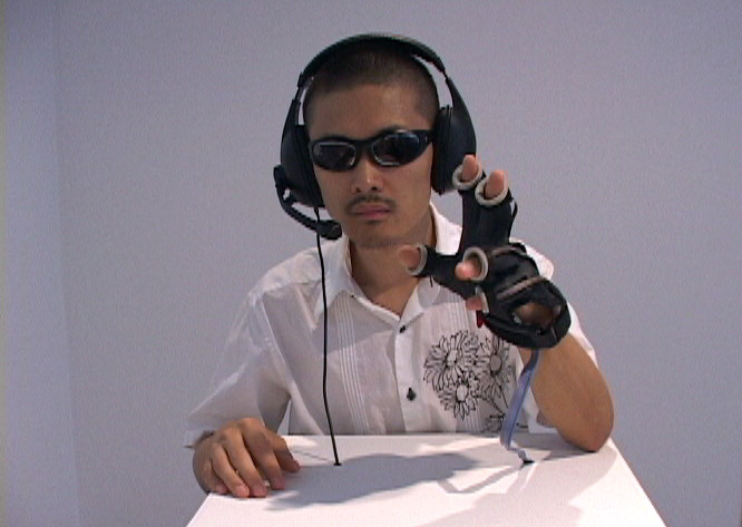 Бьен Сэм Чжон. «Непонимание v 3.0». Интерактивная мультимедийная инсталяция. 2010 