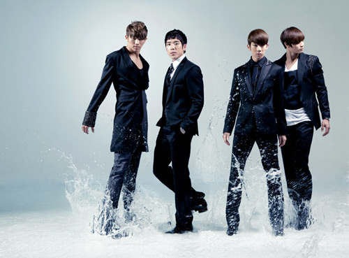 2AM. Слева направо: Seulong, Changmin, Jo Kwon, Jinwoon