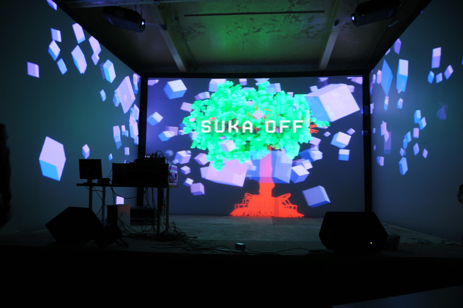 Заставка с анонсом выступления Suka Off на Plums fest III 