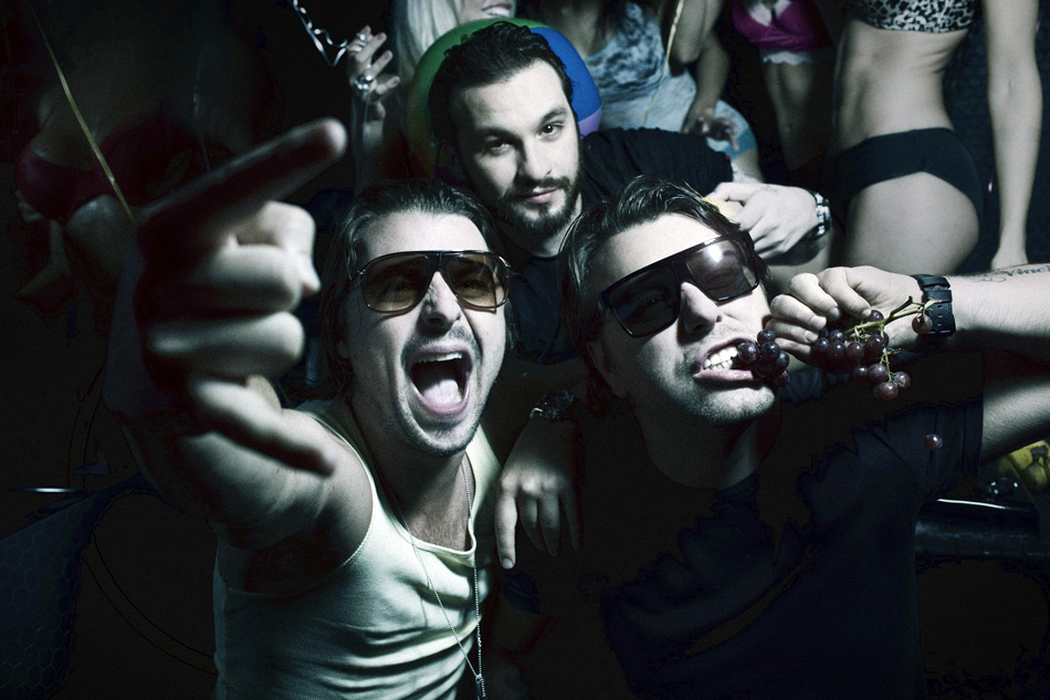 Swedish House Mafia. «Save the World»
