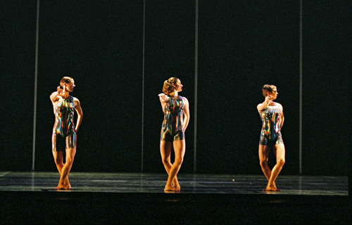 Сцена из балета Biped. Дженнифер Гогганс, Дженни Стил, Марси Мэннерлин - Tony Dougherty