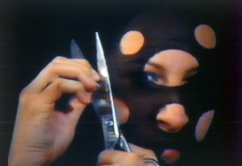 Саня Ивекович. Личные надрезы (кадр из видео). 1982 