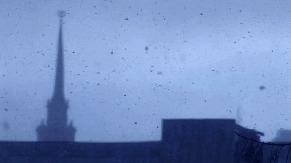 Яков Каждан. Черное окно выглядит белым из-за занавески. Видео. 2011 
