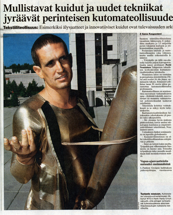 Группа The Yes Men. Под золотым парашютом. Фрагмент статьи о перформансе в газете Aamulehti. 2001 
