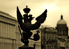 Малый гвардейский орел на ограде Александровской колонны