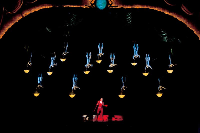 Знаменитая канадская цирковая труппа Cirque du Soleil зимой 2012 года покажет в Москве новое театрально-акробатическое шоу «Zarkana».