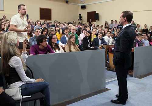 Д. Медведев на встрече с учащимися журфака МГУ