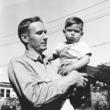 Пол Джобс с сыном Стивом<br>1956 г.