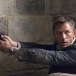Продюсер бондианы Майкл Уилсон предложил актеру Дэниелу Крэйгу, работающему сейчас над своим третьим фильмом о Бонде «Рухнувшие небеса», сняться еще в пяти картинах об агенте 007.