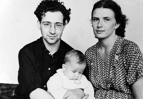 Сергей Гандлевский с матерью, Ириной Дивногорской, и отцом, Марком Гандлевским