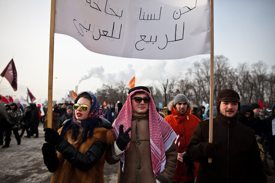 Шествие «За честные выборы» в Москве, 4 февраля 2012 года.  Транспарант на арабском: «Нам не нужна арабская весна»
