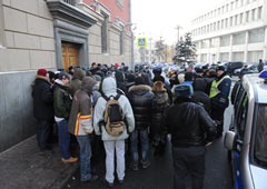 Очередь у московской мэрии для подачи заявок на митинг 5 марта на Лубянке, 20 февраля 2012 года