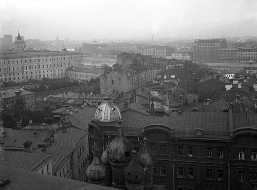 Вид кварталов Зарядья с крыши дома №7 по Варварке, 1938–1940 гг.