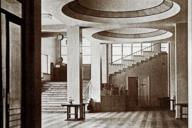 «Ударник», фойе первого этажа. Снимок сделан до реконструкции 1972 года