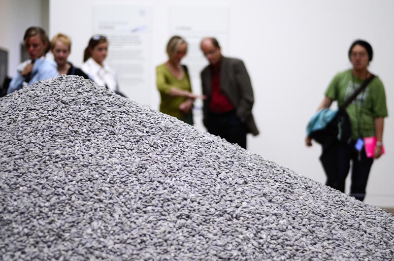Лондонская галерея современного искусства Тейт Модерн купила часть произведения китайского художника Ай Вэйвэя «Семена подсолнечника».