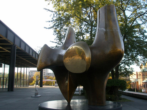 Генри Мур. Стрелок. Новая национальная галерея в Берлине. 1964–1965 