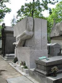 Джейкоб Эпстайн. Могила Оскара Уайльда на кладбище Пер-Лашез в Париже. 1911