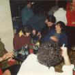 В «Проекте ОГИ» в Потаповском переулке, декабрь 2000 г. На фото: слева у колонны пани Броня, у стола в центре Андрей Ирбит склонился к Петлюре, на переднем плане затылок Гора Чахала