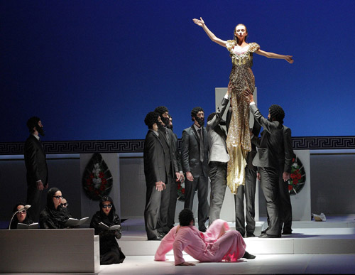 Сцена из оперы Medeamaterial 