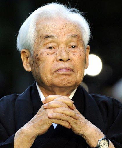 Режиссер и сценарист Канэто Синдо, один из классиков мирового кинематографа и многократный лауреат Московских кинофестивалей, умер во вторник, 29 мая, в возрасте 100 лет в своем доме в Токио.