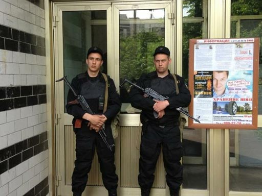 Сегодня, 11 июня, стало известно, что полиция проводит обыски в квартирах лидеров российского протестного движения.