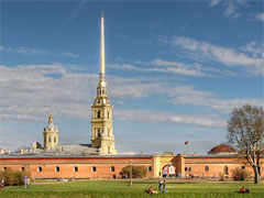 Петропавловка сбрасывает леса