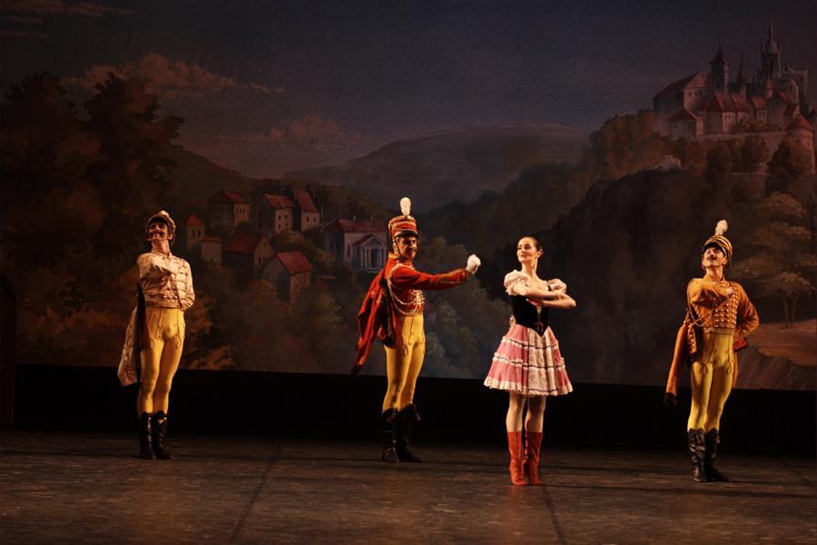 Сцена из балета «Привал кавалерии» 
