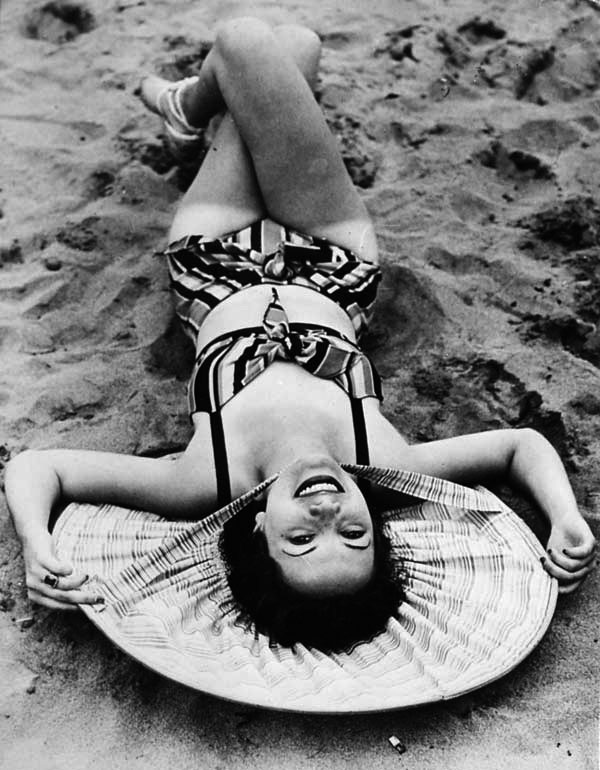 Анонимный автор. На пляже. 1930-е. Фотография