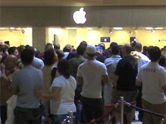 Очередь в магазине Apple в первый день продажи iPhone. Беверли-Хиллз. 2007