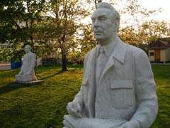 Статуи Л.И.Брежнева в парке «Музеон»