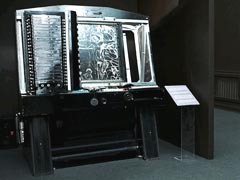 Синтезатор АНС на выставке Павла Филонова в Русском музее. 2006