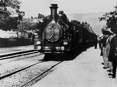 Кадр из фильма братьев Люмьер «Прибытие поезда на вокзал Ла-Сиоты». 1896